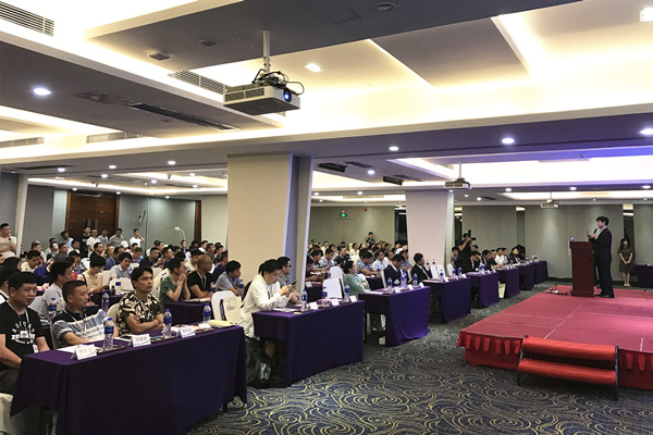 大会邀请了众多行业内资深人士到场助力，与来自全国各地的200多位钟表维修师同场交流。_副本.jpg
